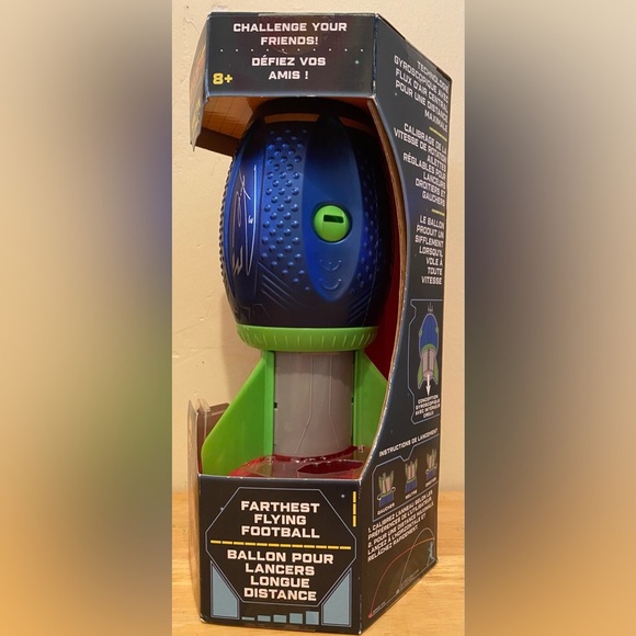 Aerobie Sonic Fin Football - Picture 3 of 3